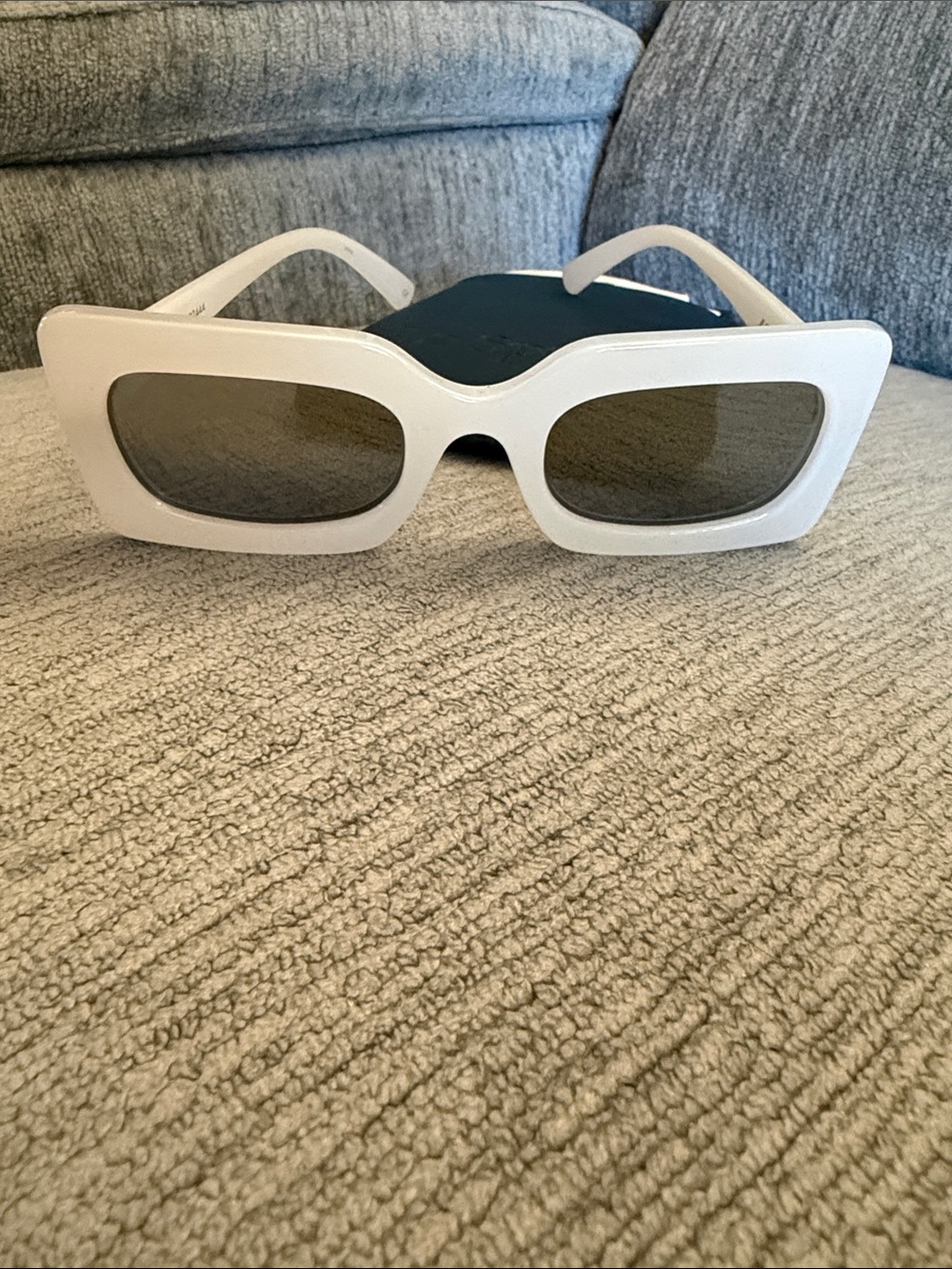 Le Specs White Rectangular Retro Sunglasses with Gray Lenses
